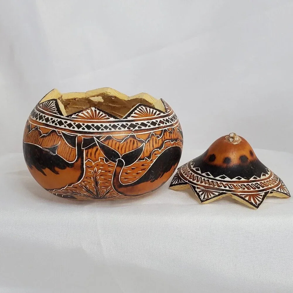VTG Peruvian Folk Art Hand Carved Gourd w/Lid Trinket Box Whales Fish Sea Life - Picture 10 of 16